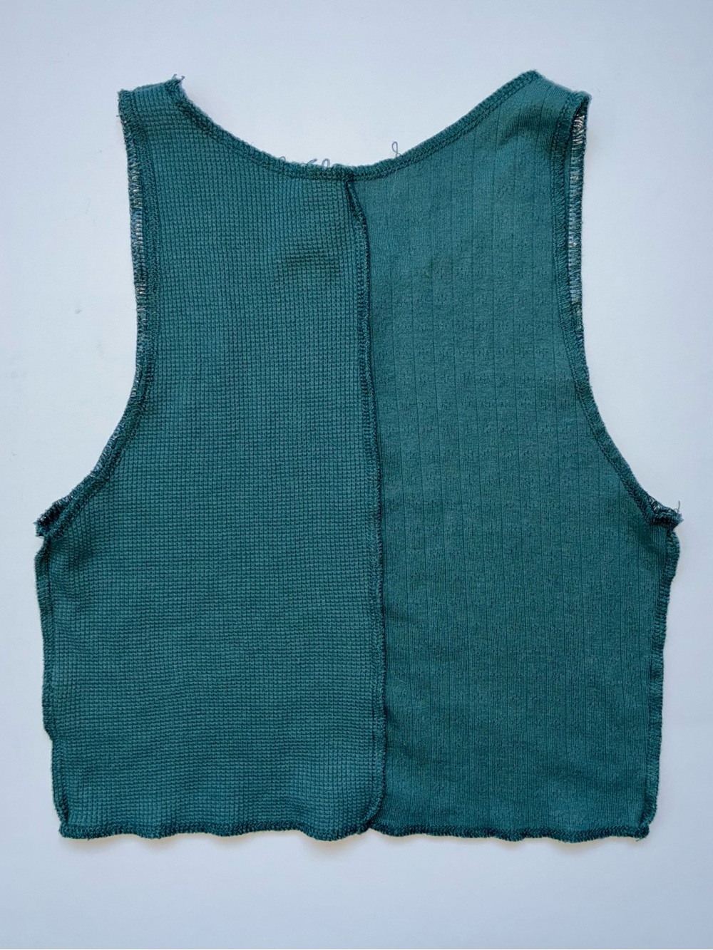 AE - Split Hem Rib Crop Tank - Picture 2 of 3